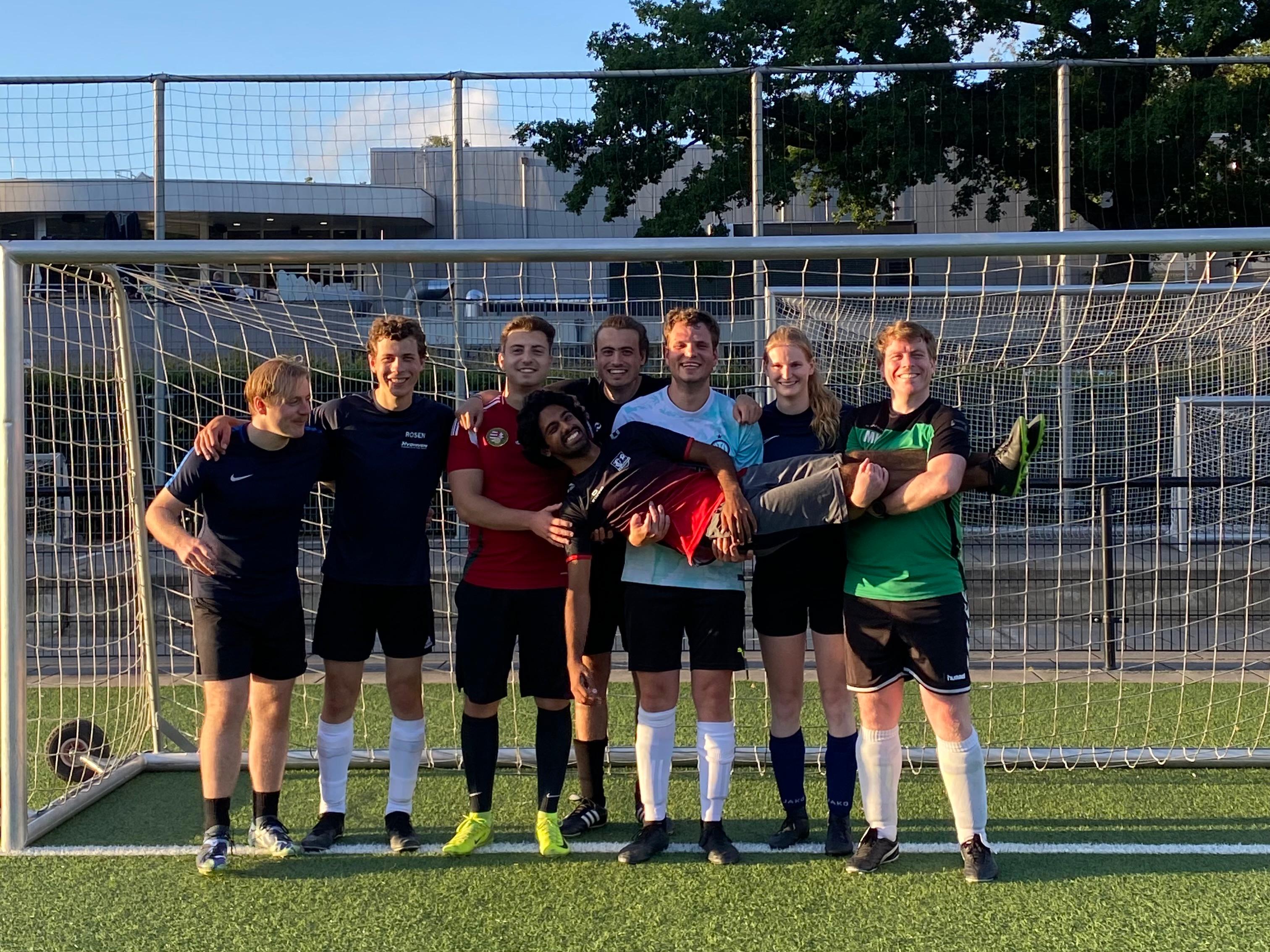 Drienerlo members closing out the season together